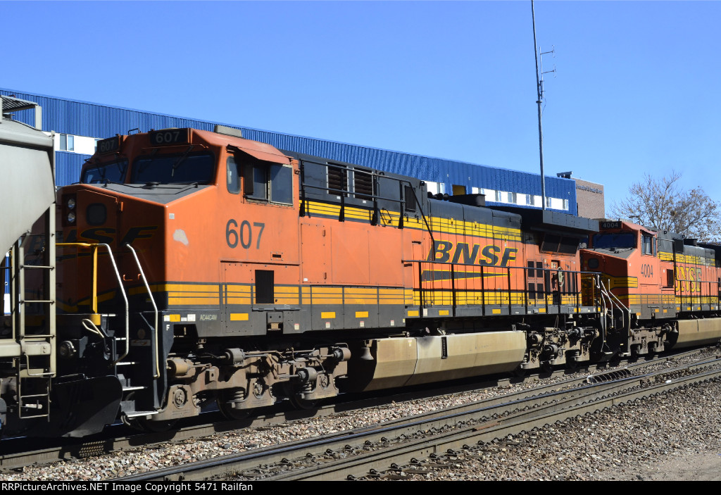 ATSF Survivor - BNSF 607